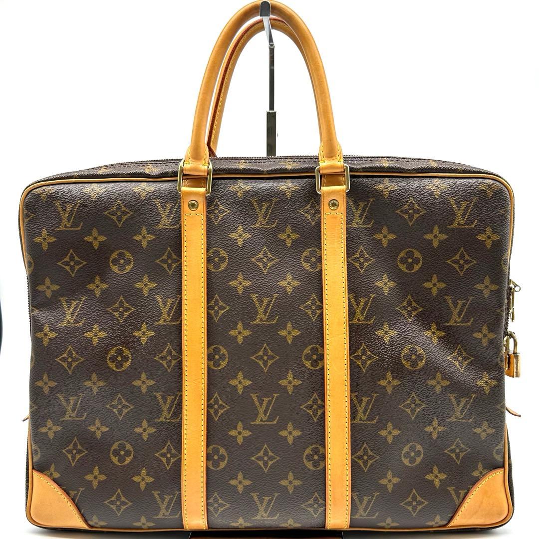 ルイヴィトン ポルトドキュマン ヴォワヤージュ モノグラム　ビジネスバッグ