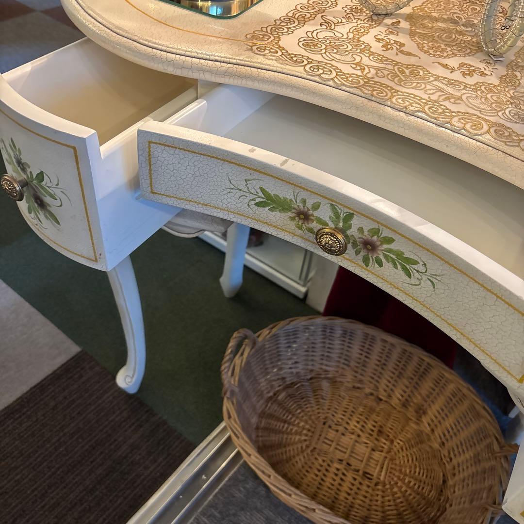 ロココ調　猫足サイドテーブル