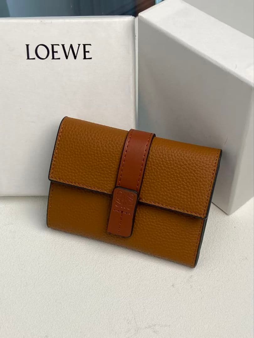 LOEWE ブラウンレザー 三つ折り財布