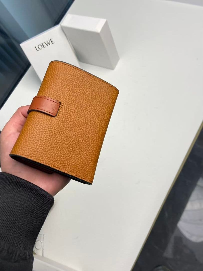 LOEWE ブラウンレザー 三つ折り財布
