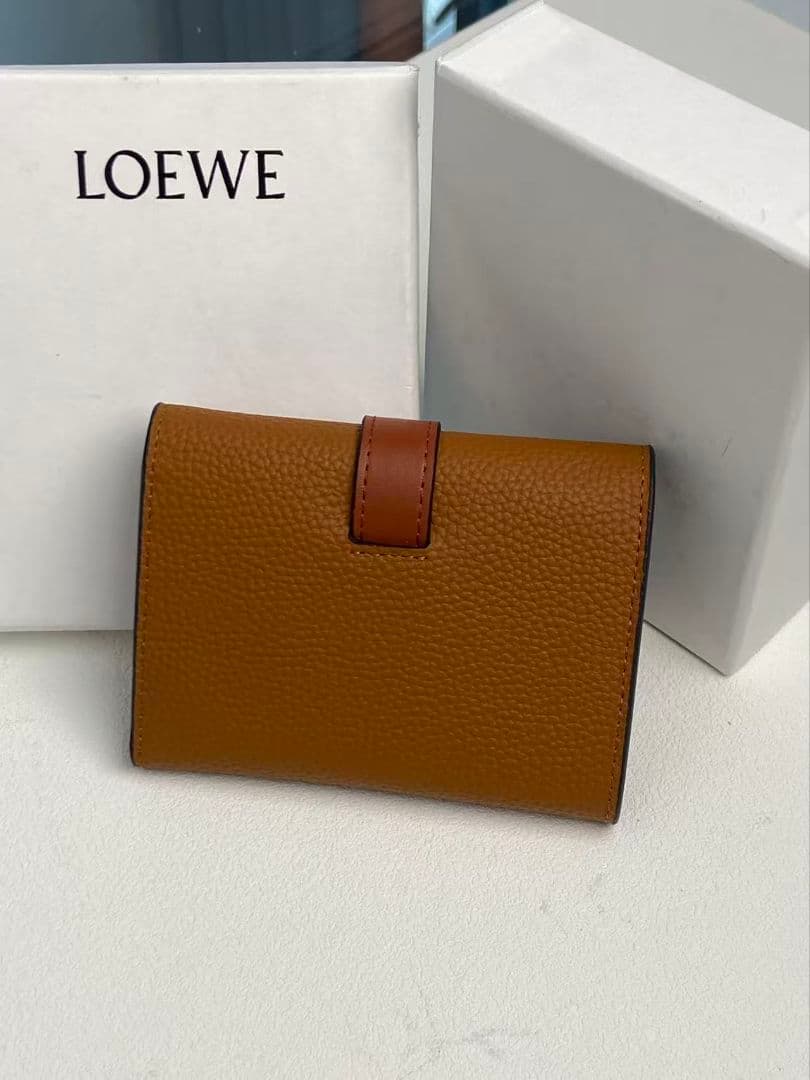 LOEWE ブラウンレザー 三つ折り財布