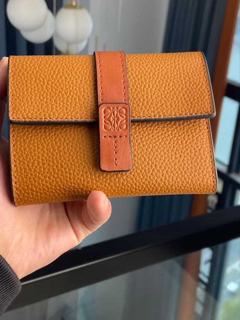 LOEWE ブラウンレザー 三つ折り財布