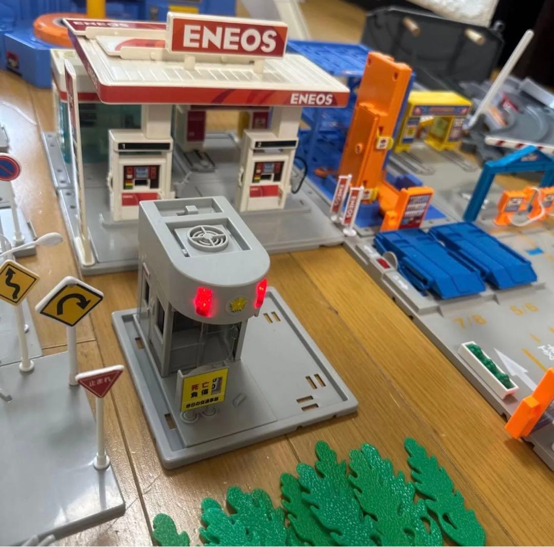 タカラトミー　トミカタウン　トミカワールド　工場　エネオス　駐車場　洗車場　交番
