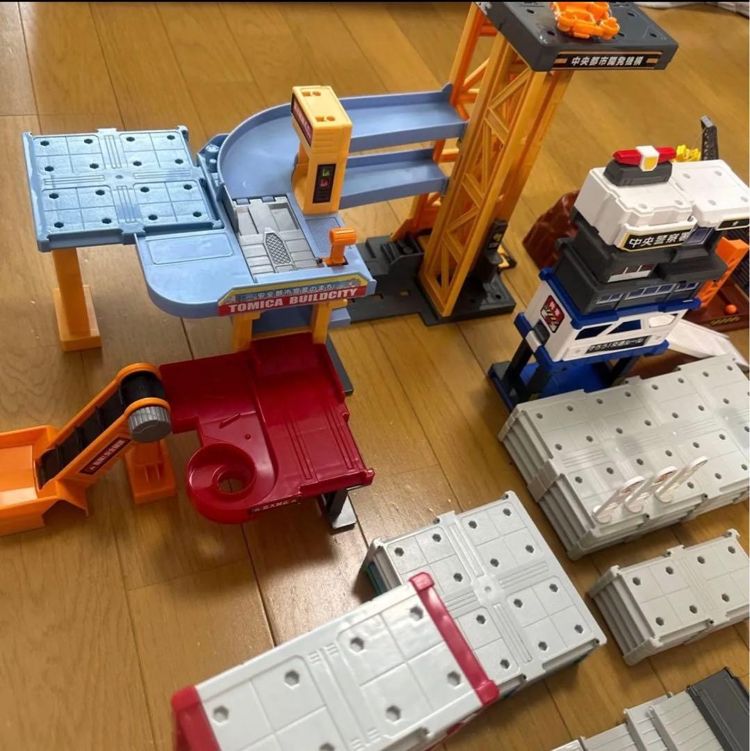 タカラトミー　トミカタウン　トミカワールド　工場　エネオス　駐車場　洗車場　交番