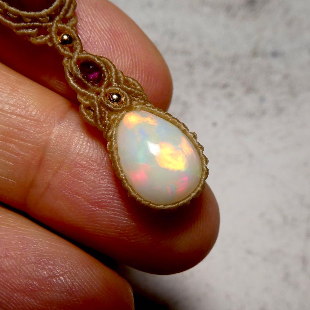 ガーネットとオパールのマクラメネックレス