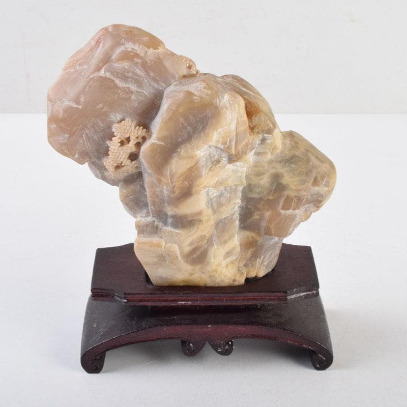 中国　玉石寿山石鶏血彫刻　山水雕　置物　唐木台付　V　9220