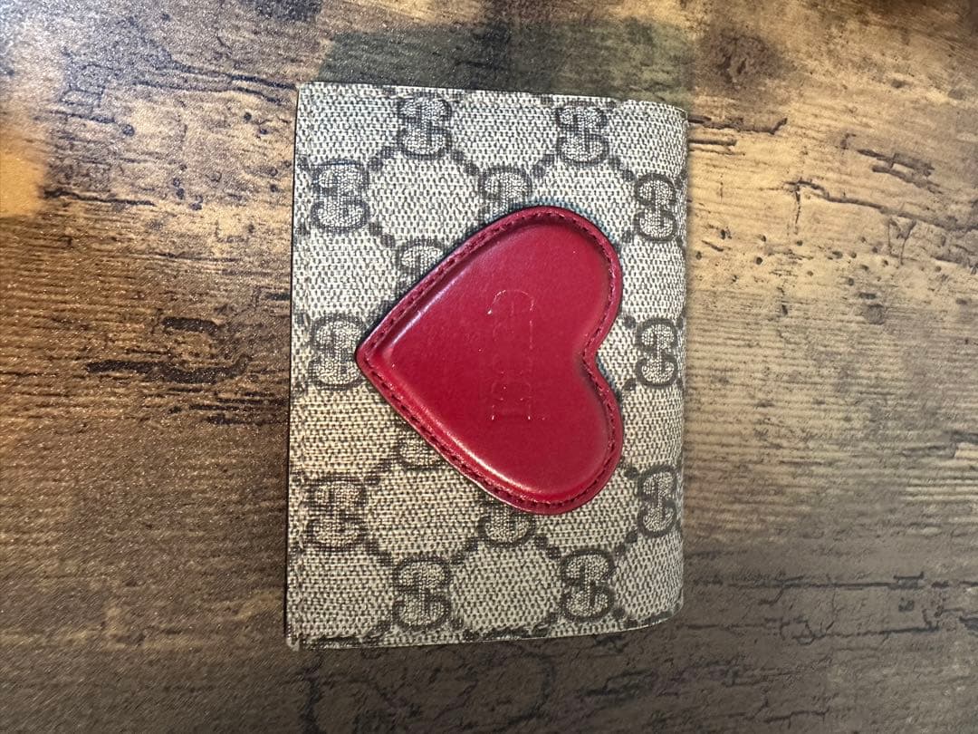 GUCCI 二つ折り財布 ハート型