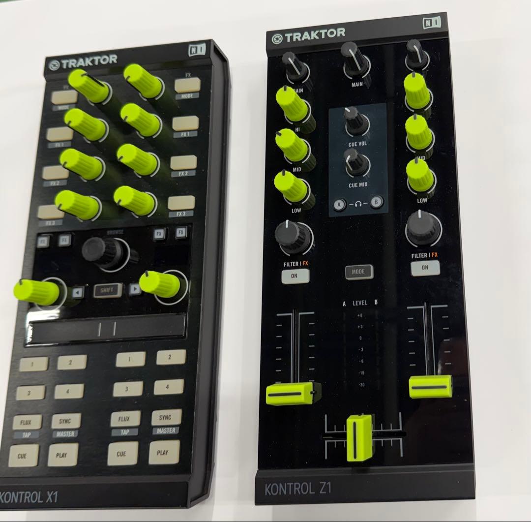 TRAKTOR X1 mk2とZ1 オマケはTRAKTOR PRO4とケース