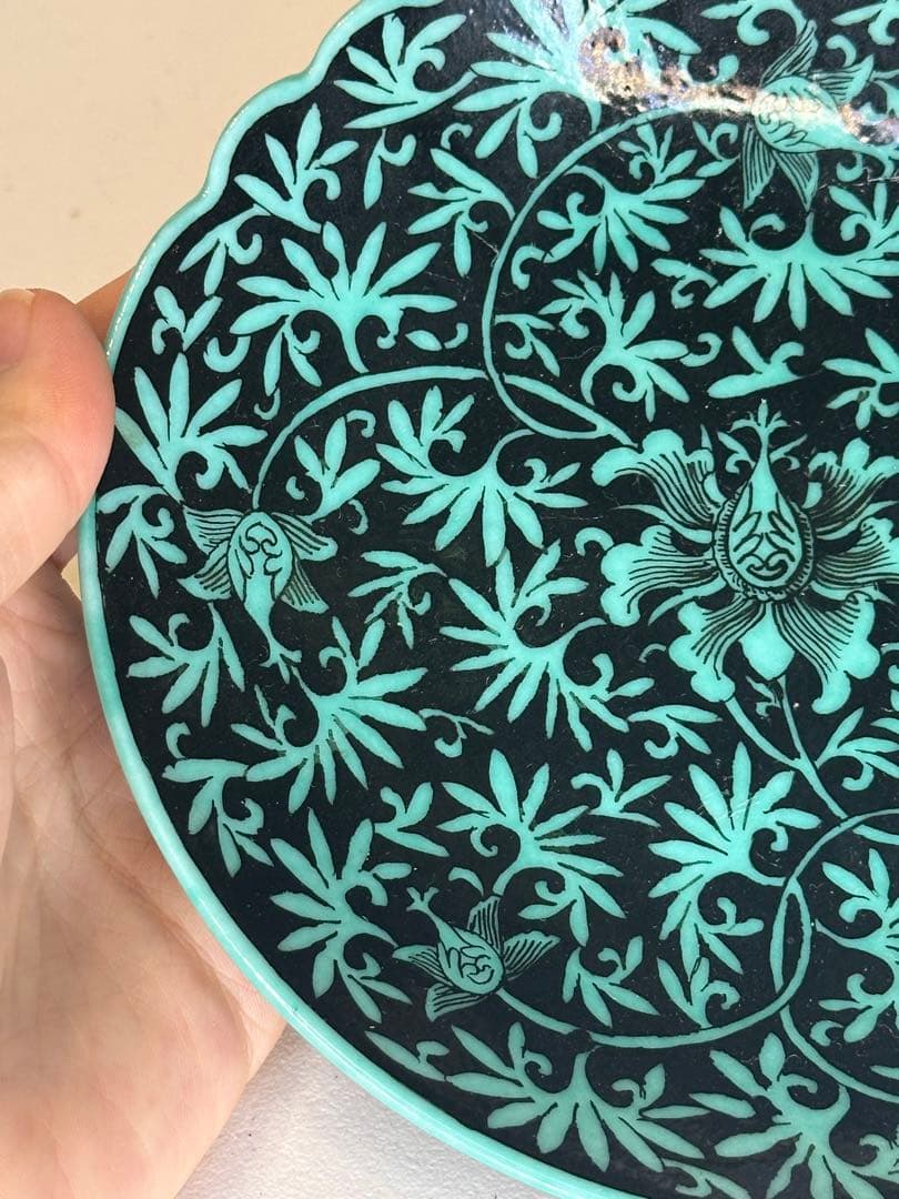 清代 大清乾隆年製 底款 黒地緑釉 花卉紋 皿 美術品 古陶磁