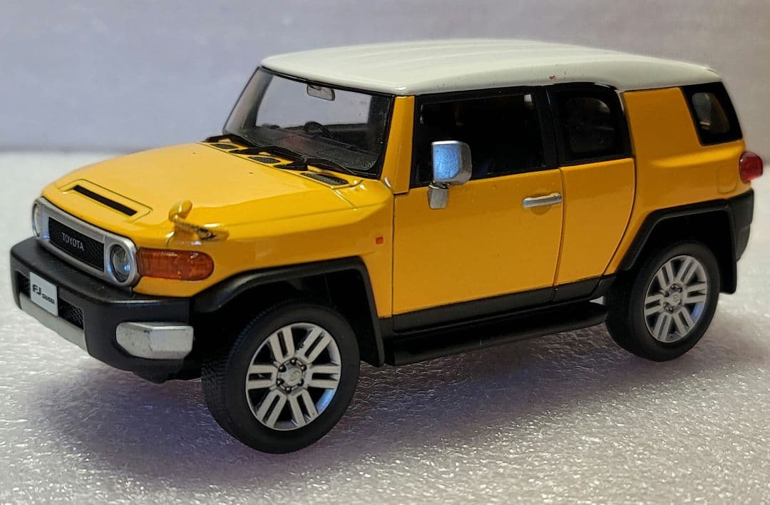 【全国送料無料】見本車 ディーラー トヨタ FJ クルーザー 1/30 ミニカー