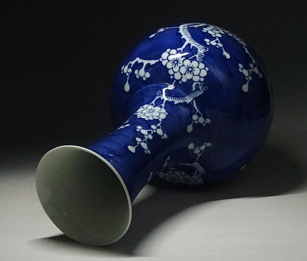 中国古玩 景徳鎮製 青花梅花紋 天球瓶 花瓶 壺 高約34.2cm 唐物 時代物