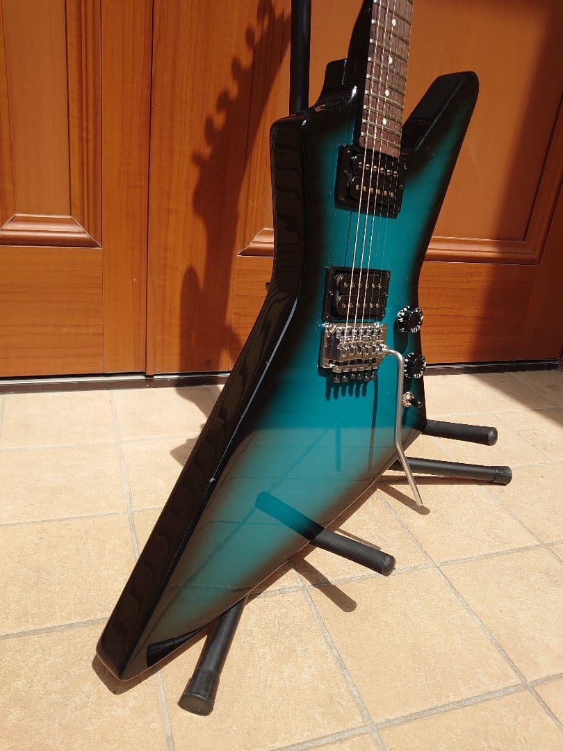 FERNANDES エレキギターエクスプローラータイプ