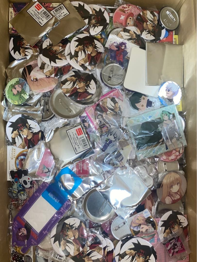 アニメグッズ ノンジャンル大量 缶バッジなど まとめ売り 140サイズ