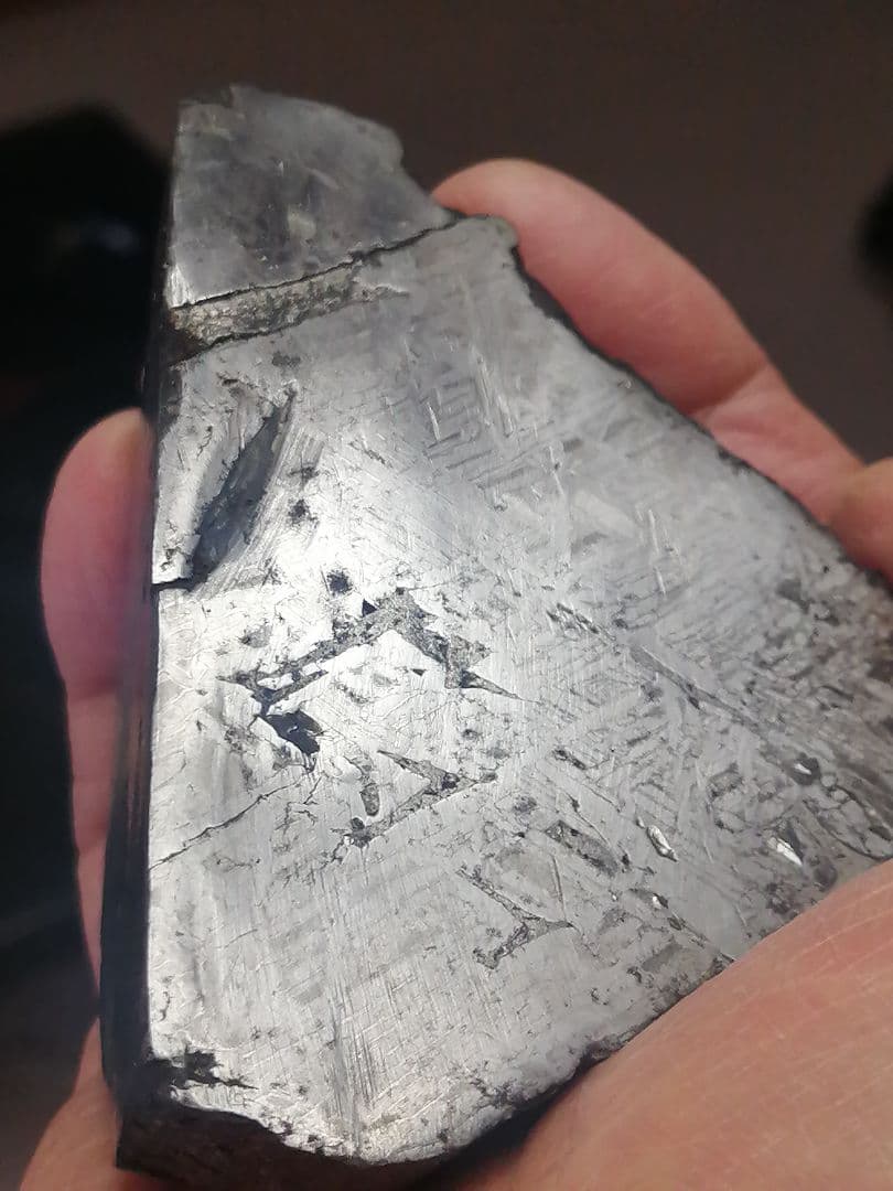 ★『超隕石』隕石原石　 969g　 隕石内部 表面は『鏡面仕上げ』になっています