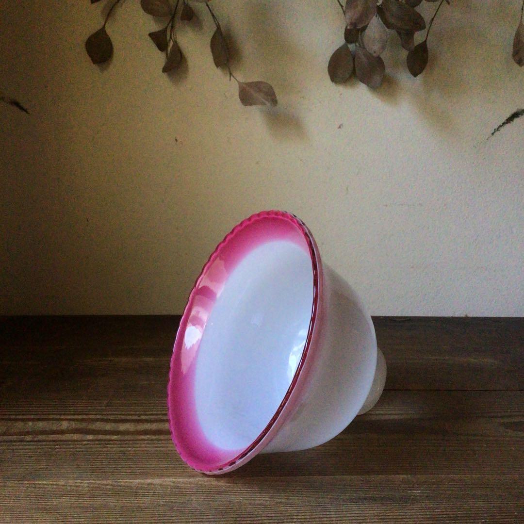 No4174 手吹き　九州明治びいどろ　乳白赤縁ガラス　ランプシェード　送料無料