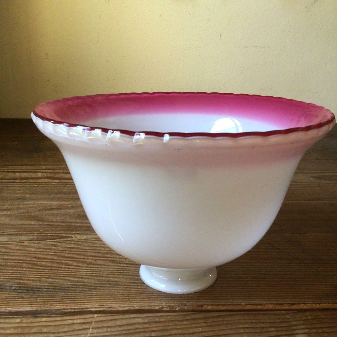 No4174 手吹き　九州明治びいどろ　乳白赤縁ガラス　ランプシェード　送料無料