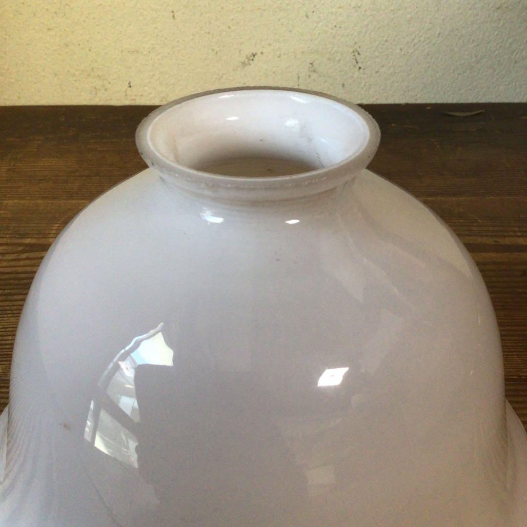 No4174 手吹き　九州明治びいどろ　乳白赤縁ガラス　ランプシェード　送料無料