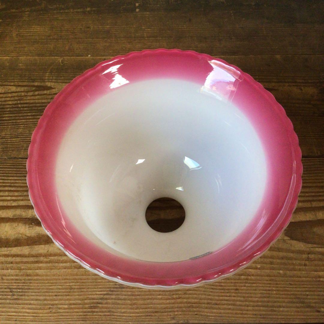 No4174 手吹き　九州明治びいどろ　乳白赤縁ガラス　ランプシェード　送料無料