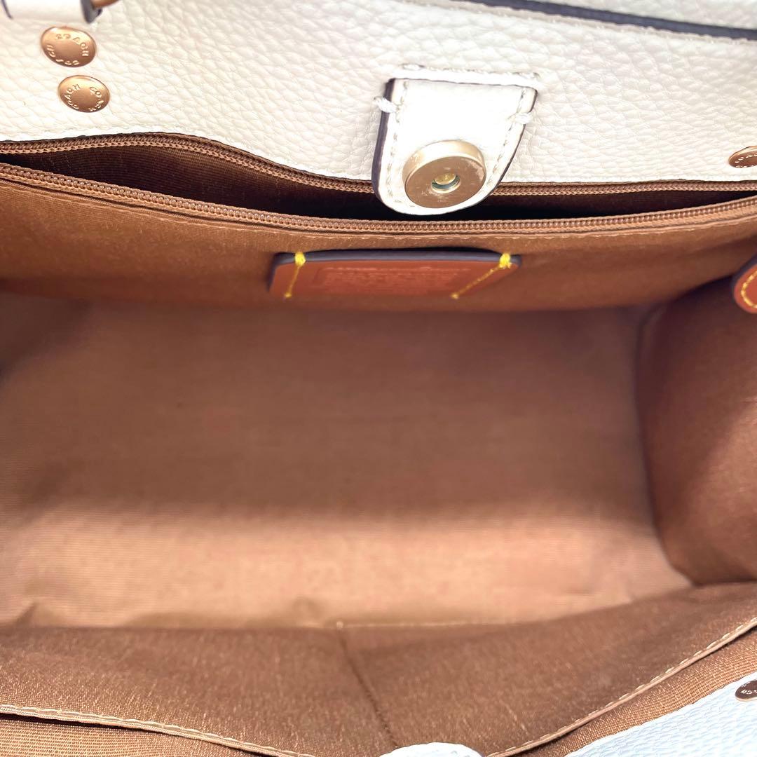 【未使用保管】コーチ　バスキア　2way バッグ　刺繍　ロゴ　レザー　ホワイト