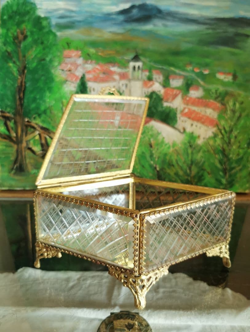 アンティークフランス 格子グラヴィール硝子菱形ジュエリーケース 三つ葉金細工装飾