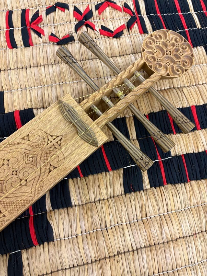 アイヌ　トンコリ　彫刻入　トンコリ工房イノンノ製　三味線弦　美品　五弦琴