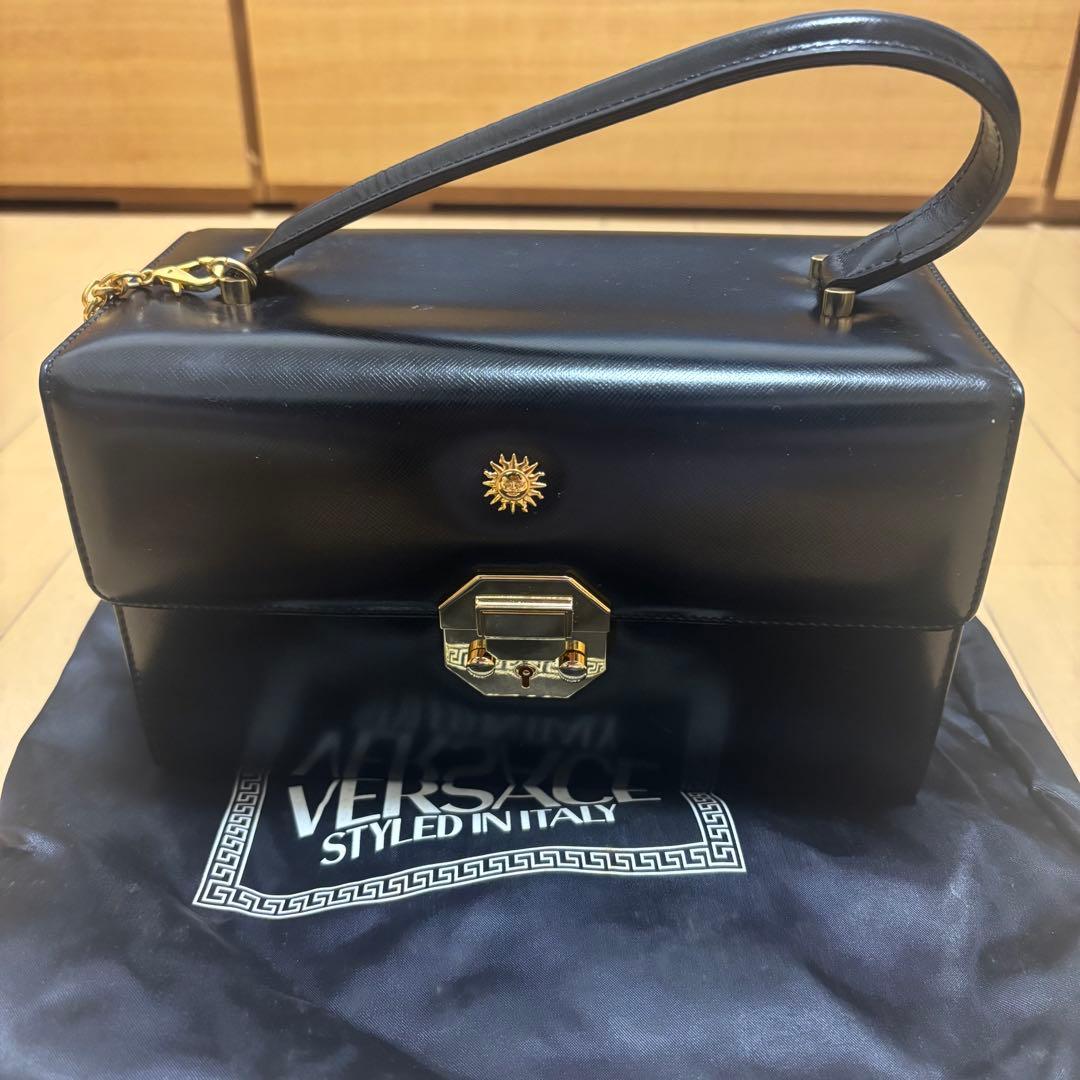 ヴェルサーチェ サンバースト ロゴ ハンドバッグ