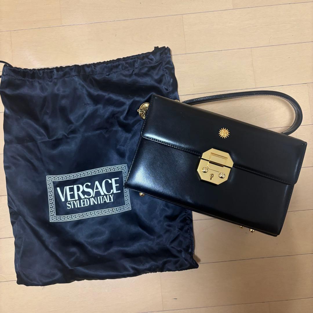 ヴェルサーチェ サンバースト ロゴ ハンドバッグ