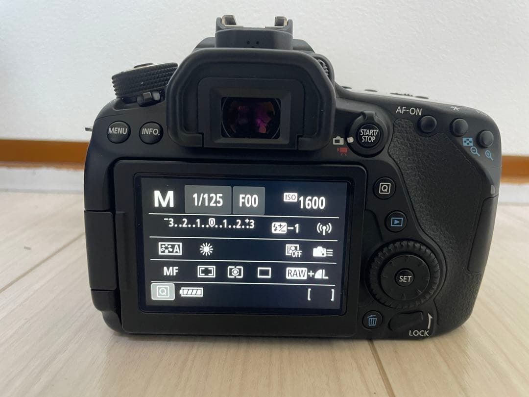 Canon EOS 80D ボディ