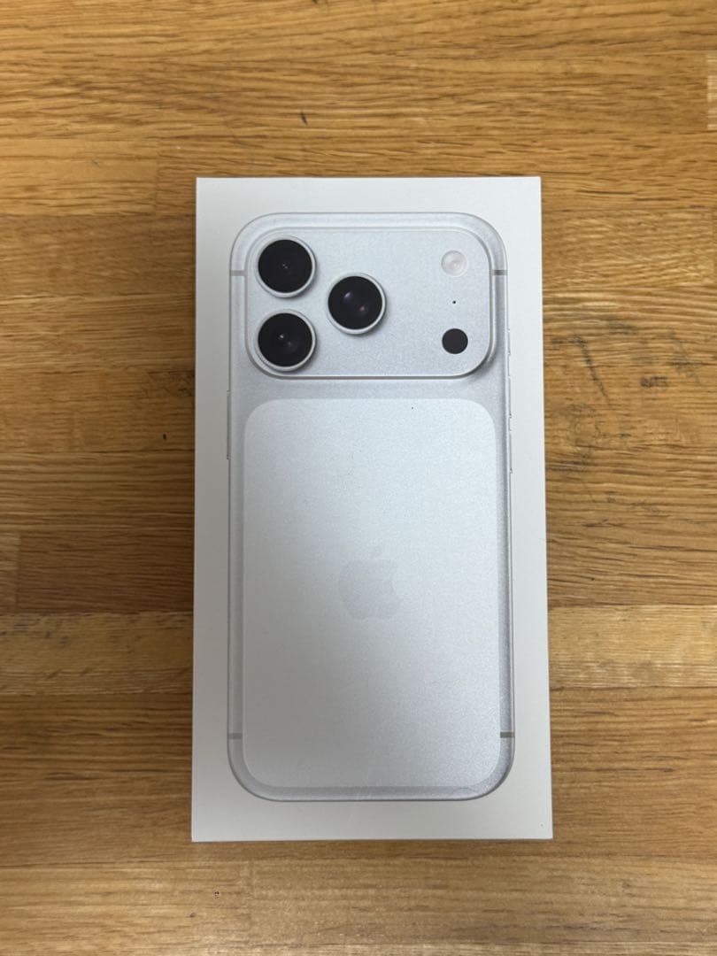 【新品未開封】iPhone17pro 256GB simフリー　シルバー