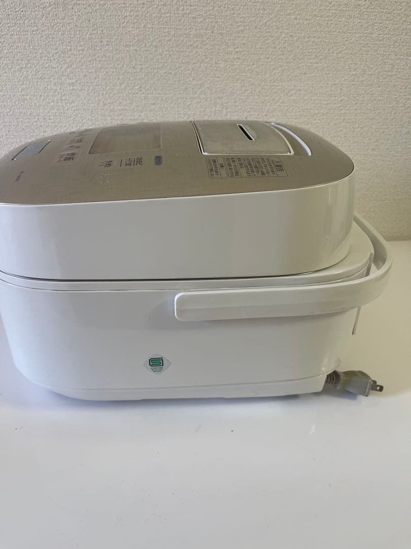 TOSHIBA 炊飯器　5.5合　2017年製