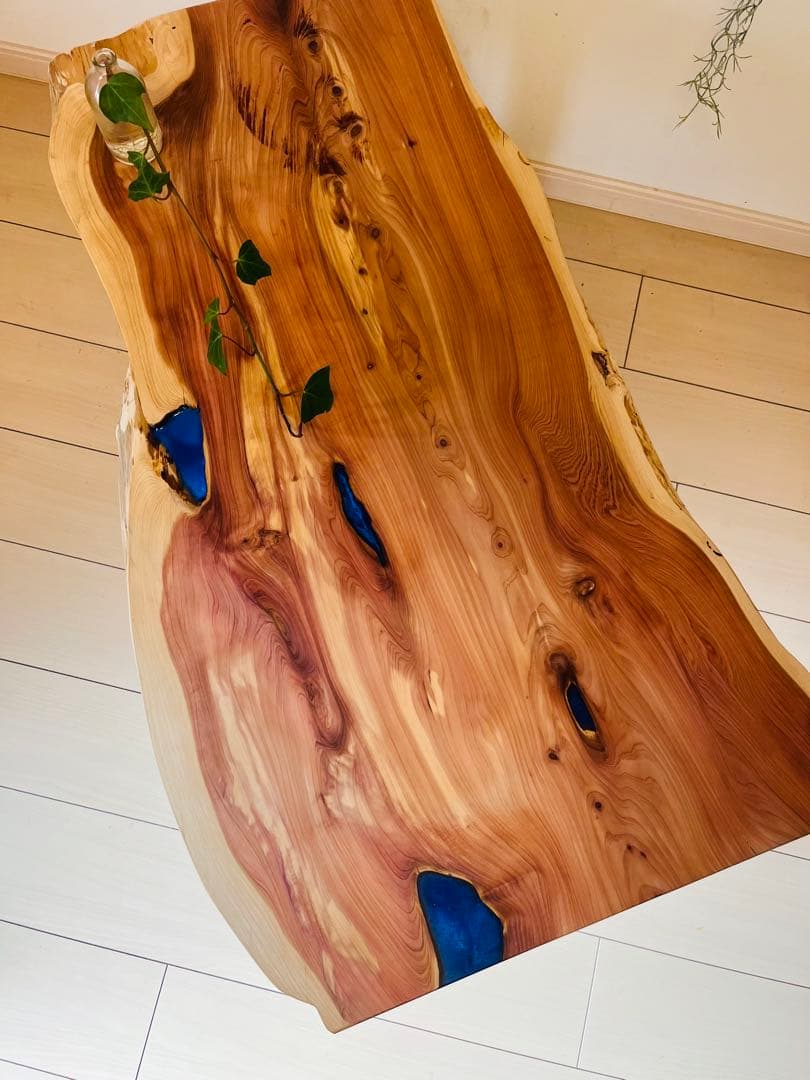 ローテーブル レジンテーブル　一枚板テーブル　貝塚伊吹