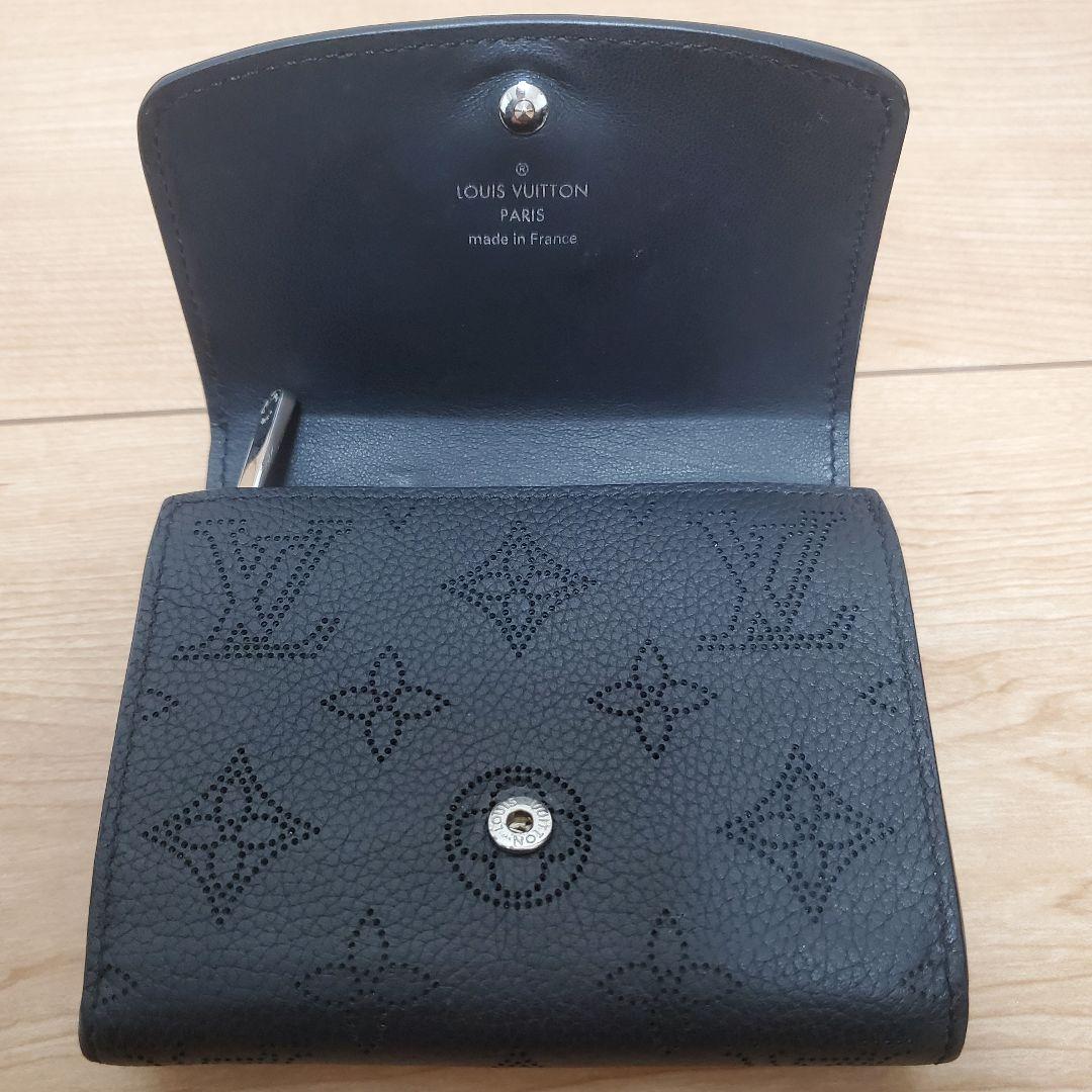 ルイヴィトン イリスコンパクト 黒 マヒナ 2つ折り財布 レディース