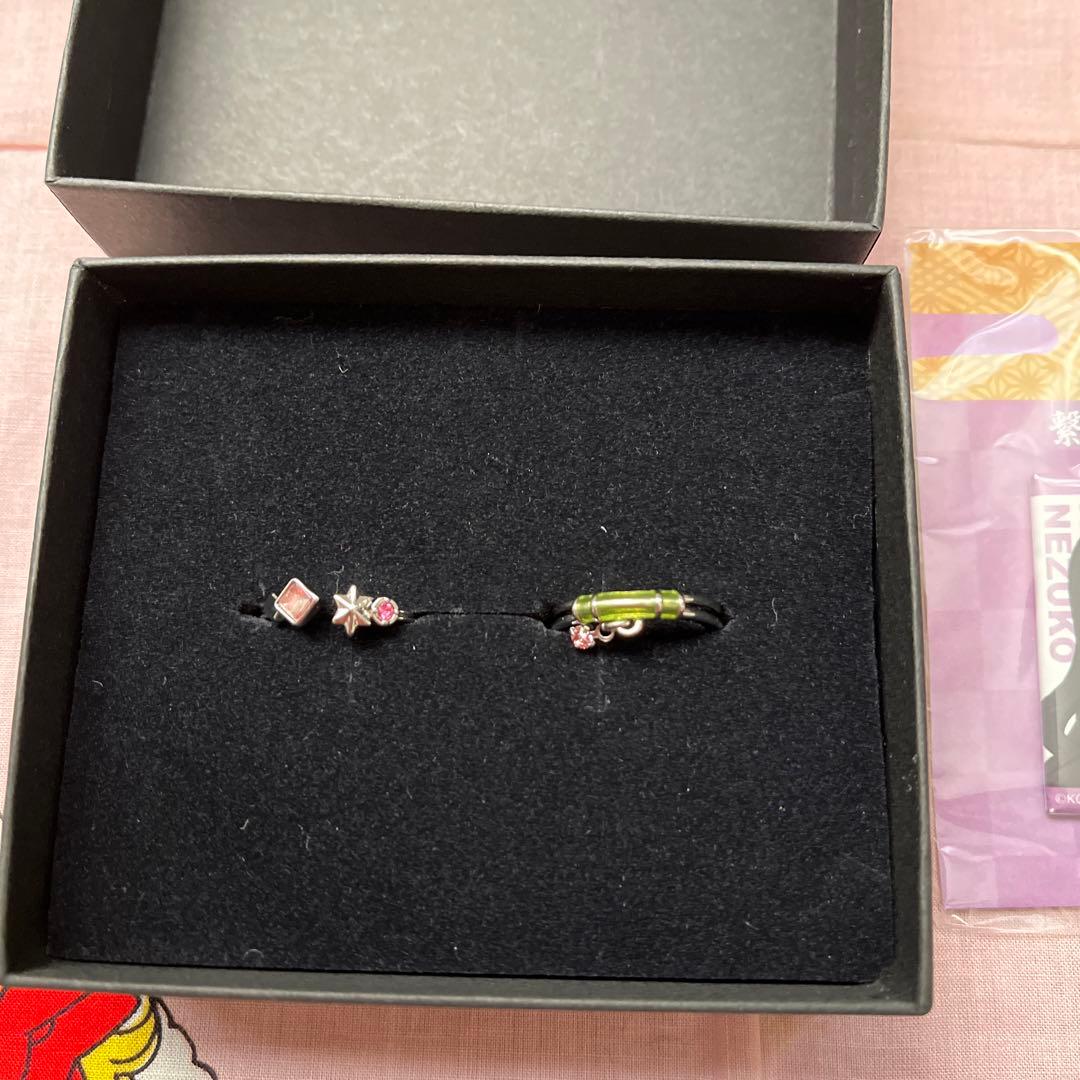 鬼滅の刃　ねずこリングと缶バッジ