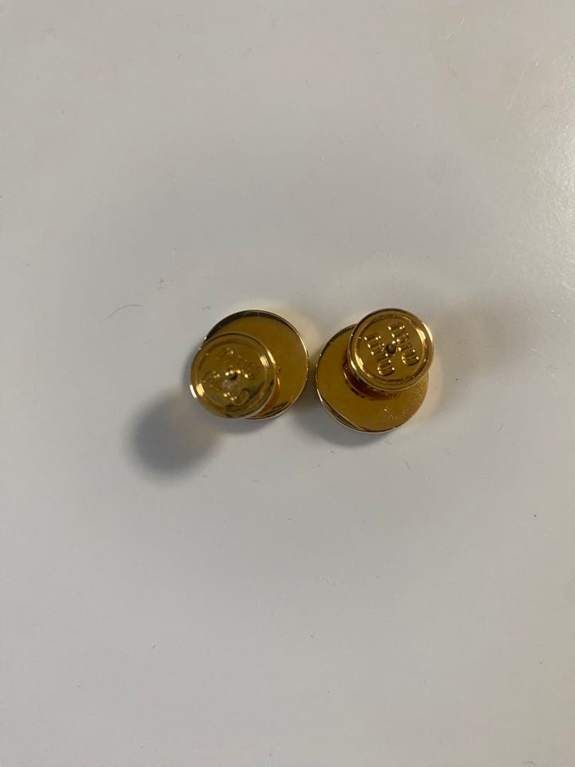 MIU MIU ゴールドスタッドピアス