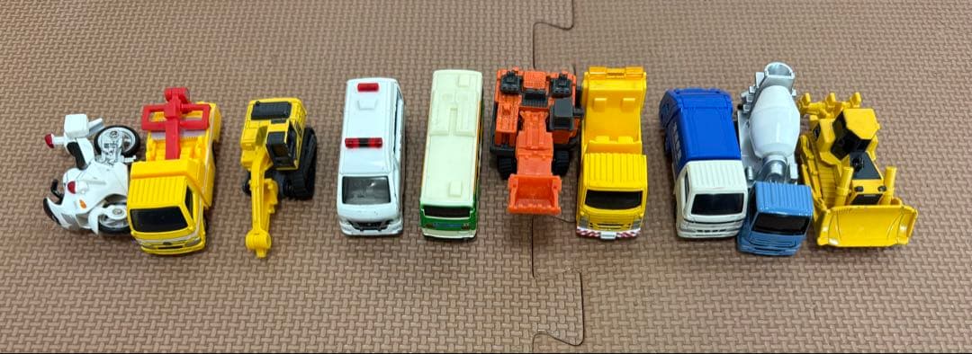 トミカまとめ売り　ケース付き　37台　ロングトミカ