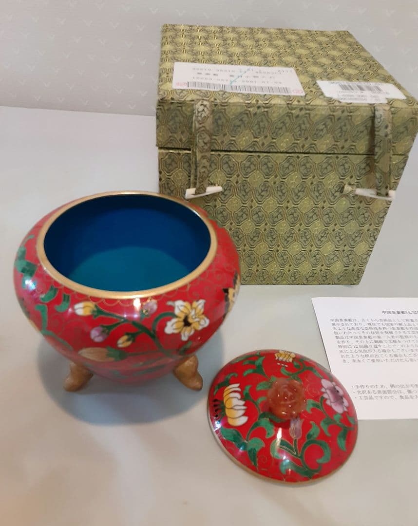 中国景泰藍　蓋付き小物入れ 　　　　　　　翡翠玉石　手作り