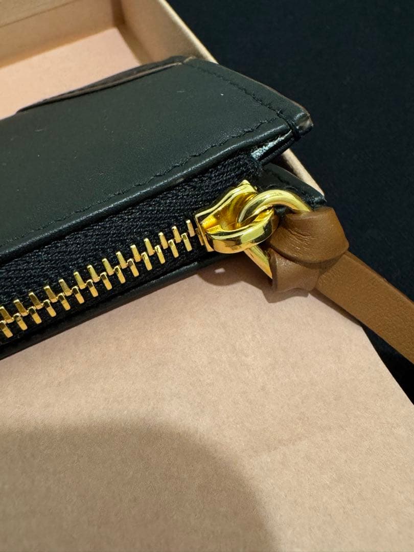 最終SALE miumiu ミュウミュウ レザーカードケース ケース