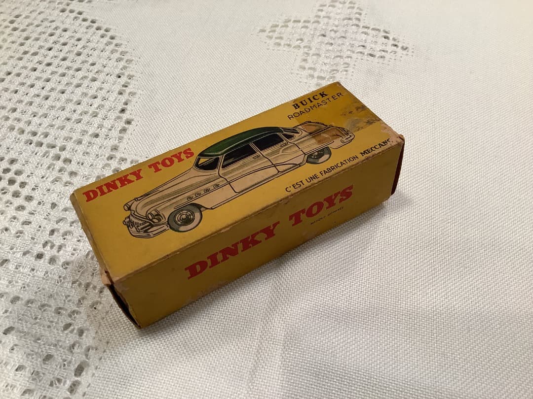 お値下げ！　仏製DINKY TOYS BUICK ROADMASTER ミニカー