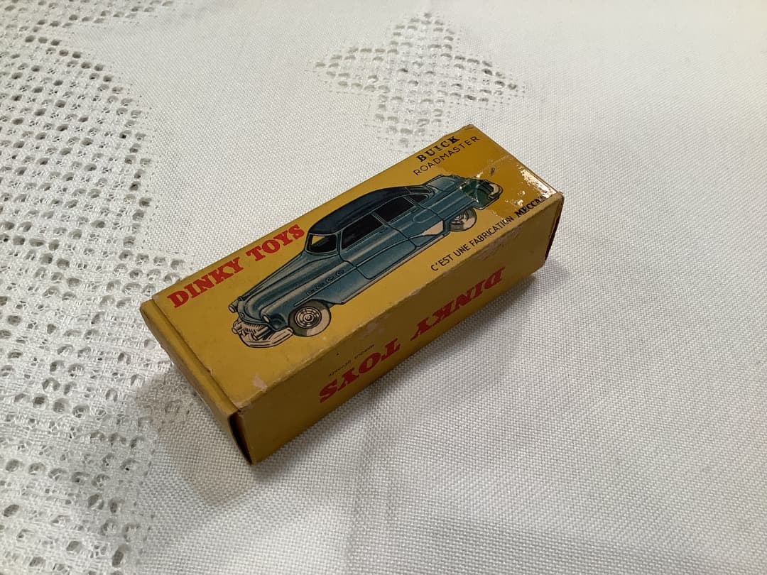 お値下げ！　仏製DINKY TOYS BUICK ROADMASTER ミニカー
