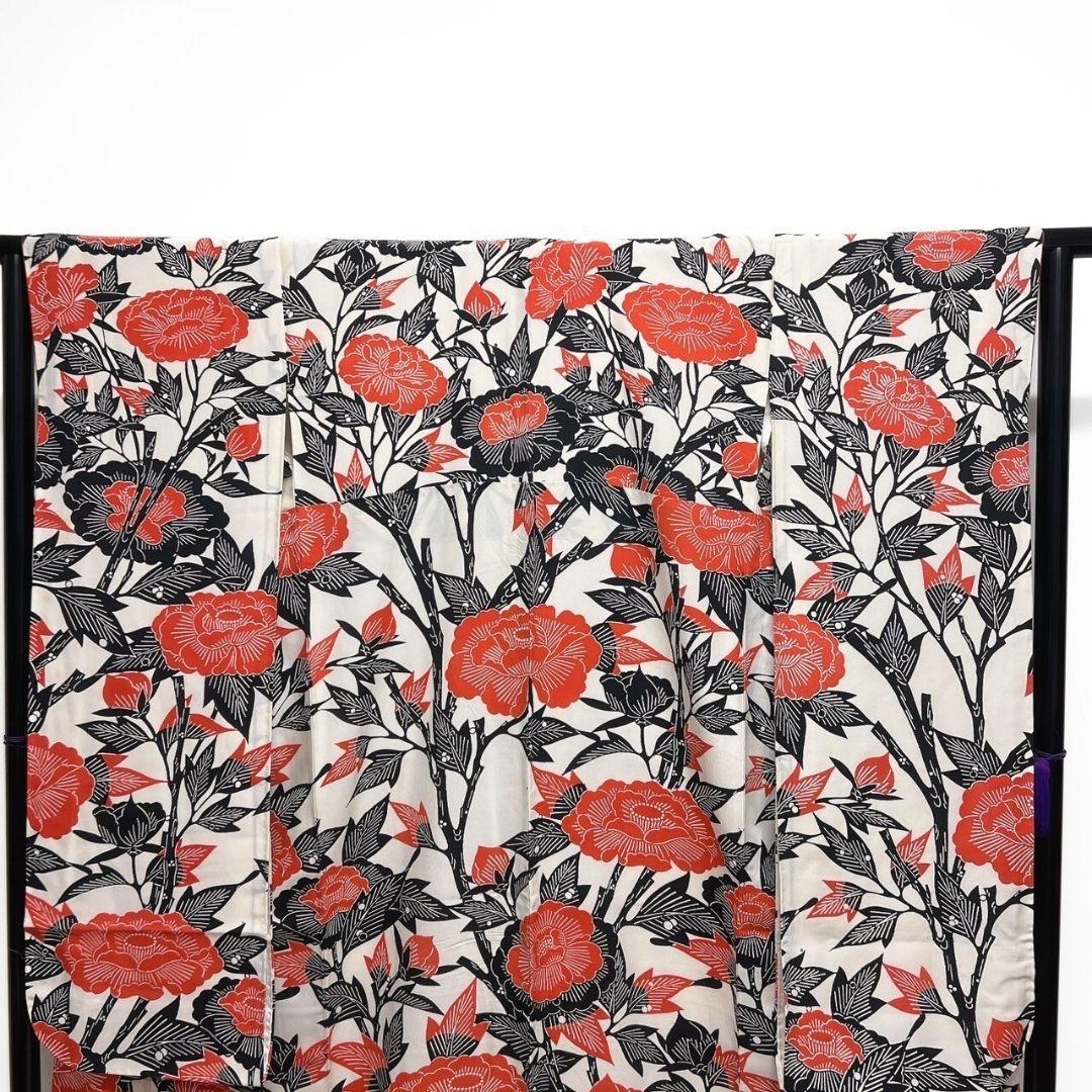 型染　白地　椿　振袖　着物　013a p