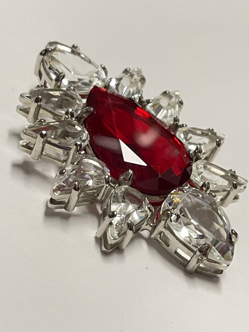 PRADAプラダ　ブローチ　❤︎