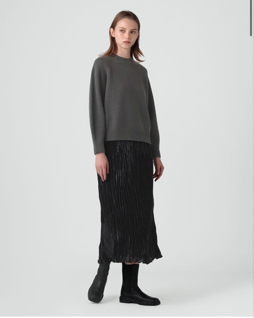 【theory luxe 2025新作⚫︎グロス加工スカート】