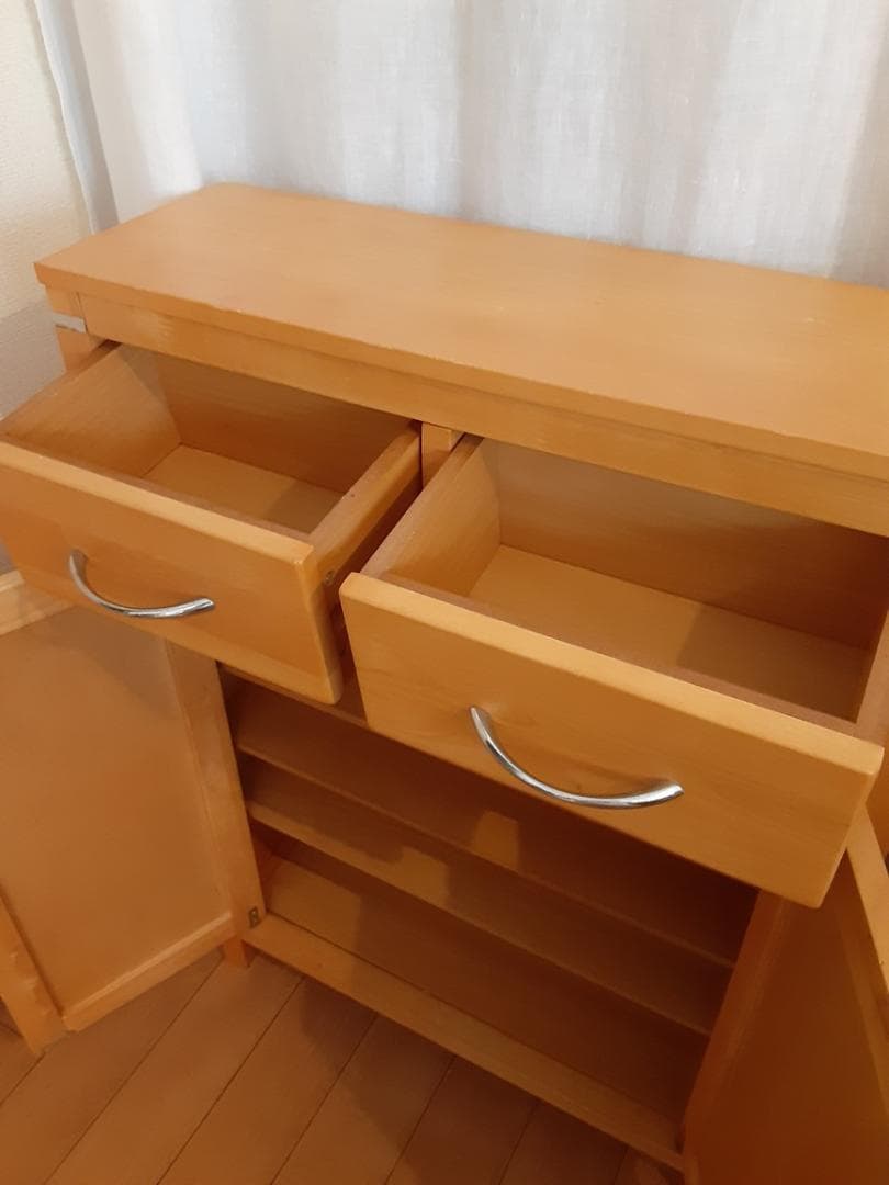 キャビネット　収納棚