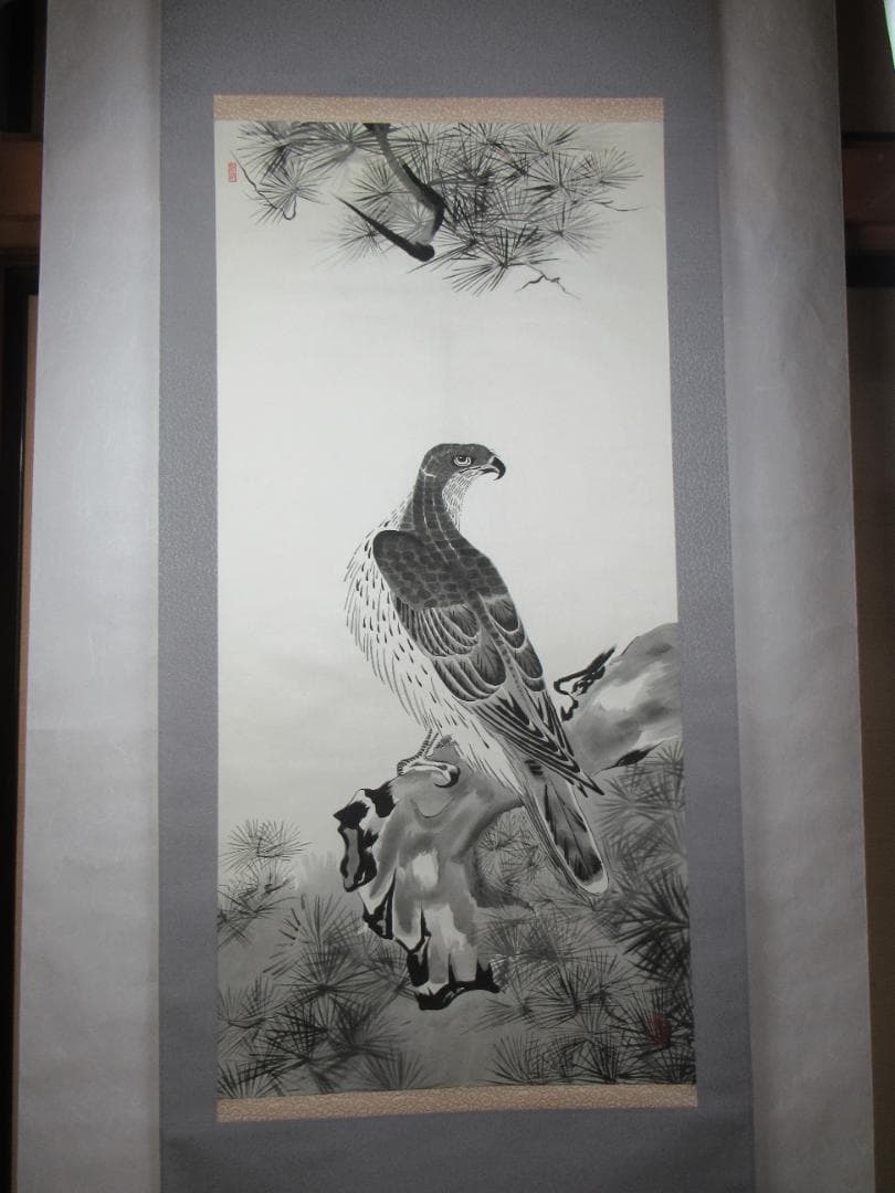 掛け軸　松に鷹　箱あり