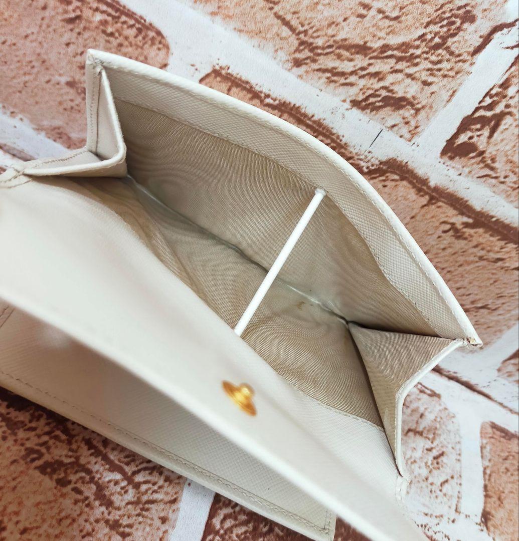 PRADA ホワイトレザー二つ折り財布