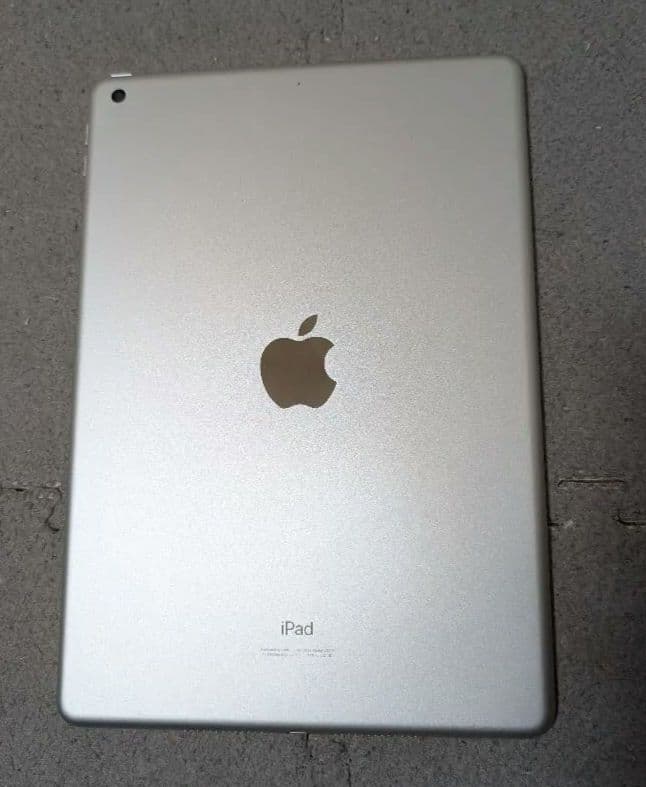 ジャンクApple iPad 第8世代 32GB Wi-FIモデルシルバー 本体