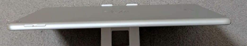 ジャンクApple iPad 第8世代 32GB Wi-FIモデルシルバー 本体