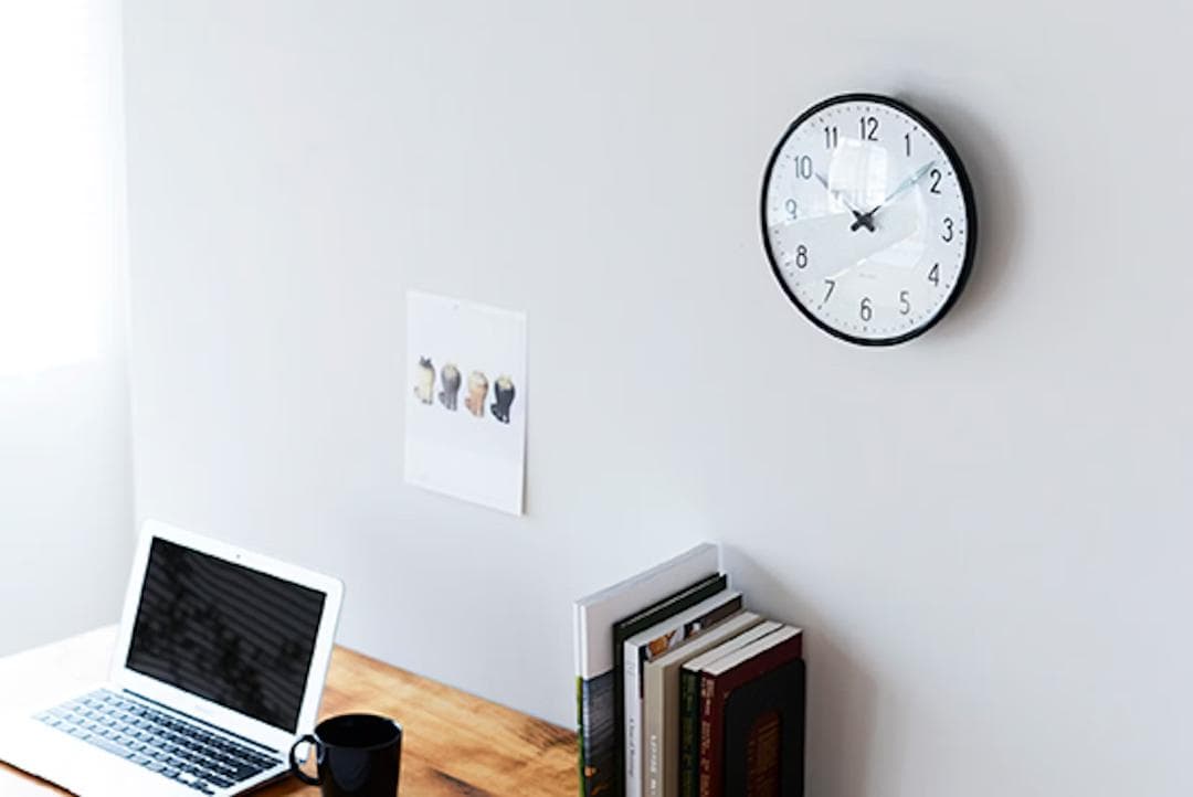 ■期間限定値下げ！■アルネ・ヤコブセン/STATION/壁掛け時計(21cm)