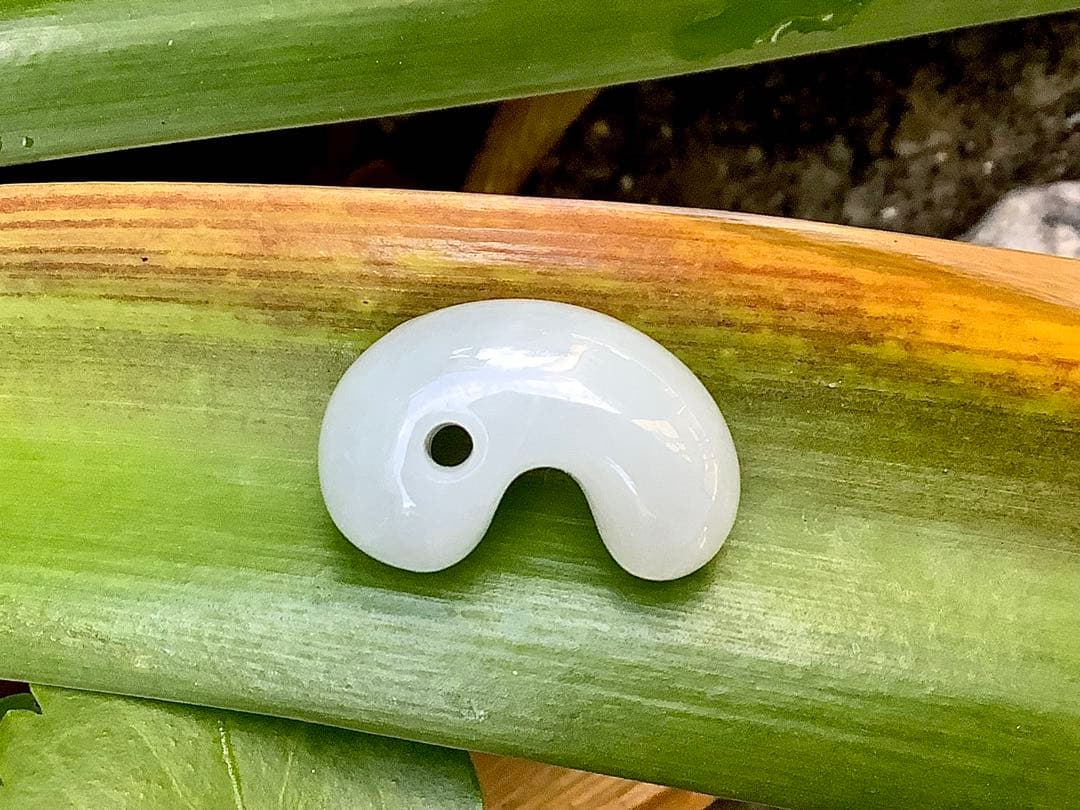 ✳神様からの授かり*糸魚川翡翠勾玉　氷*アイスジェイド外部鑑定鑑別書付　極上品質