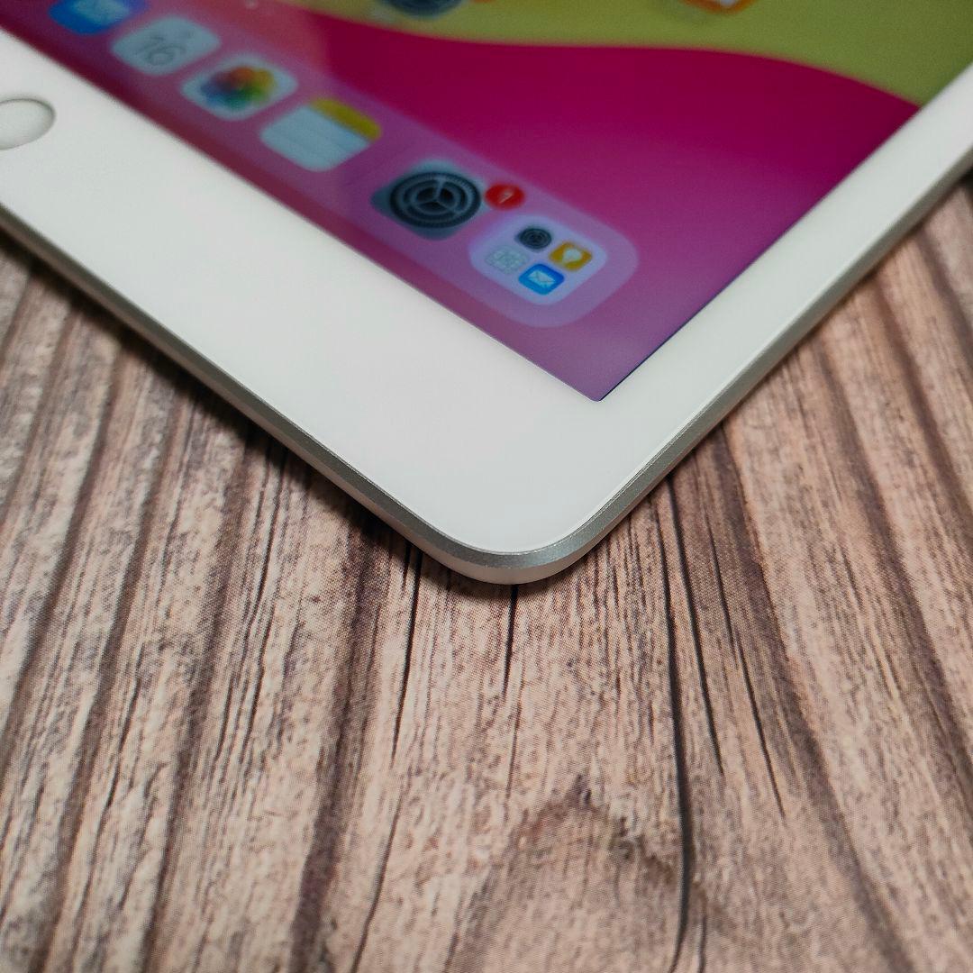 iPad 第7世代 32GB SIMフリー シルバー 美品